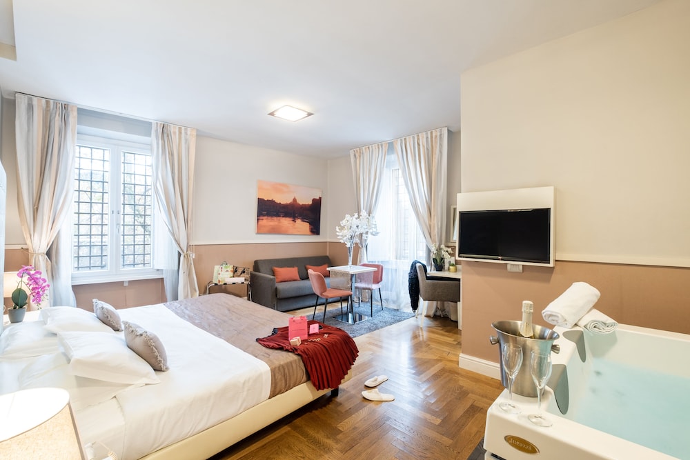 SUITE, JETTED TUB