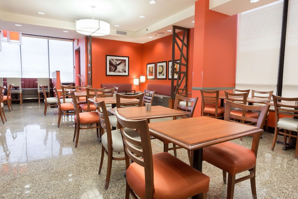 Drury Inn and Suites St Louis Airport 34/49