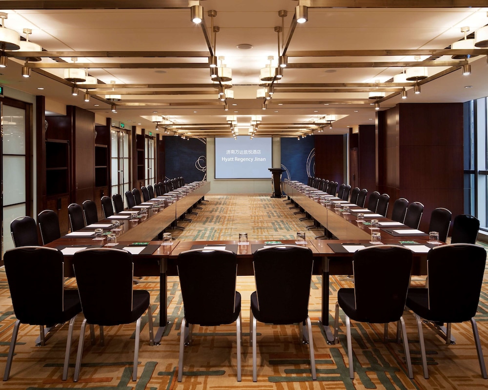 Hyatt Regency Jinan 50/54