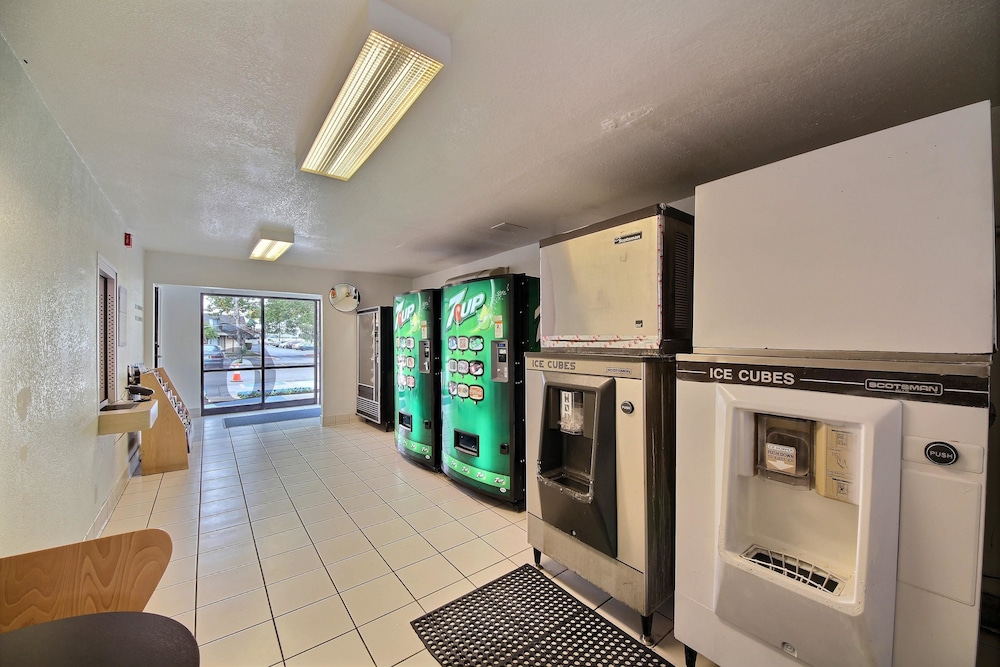 Motel6 San Marcos, TX 8/49