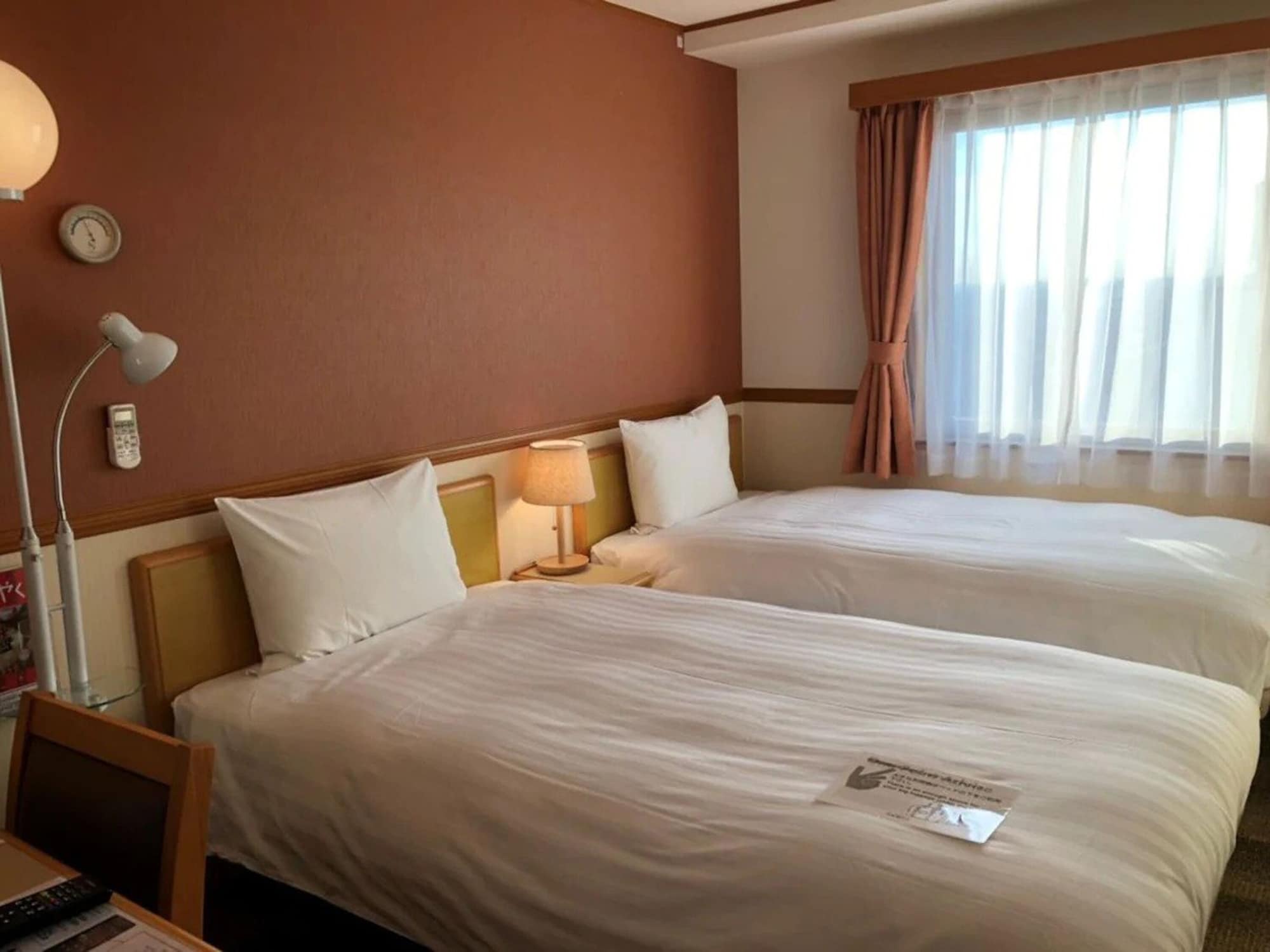 ROOM, TWIN BEDS, SMOKING