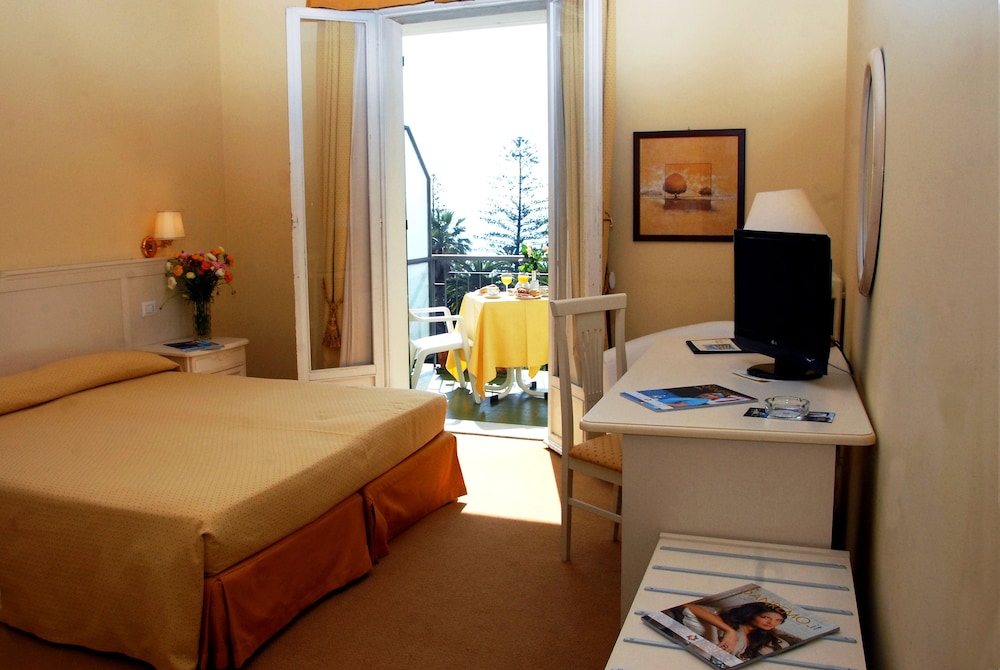 Hotel Paradiso 35/78