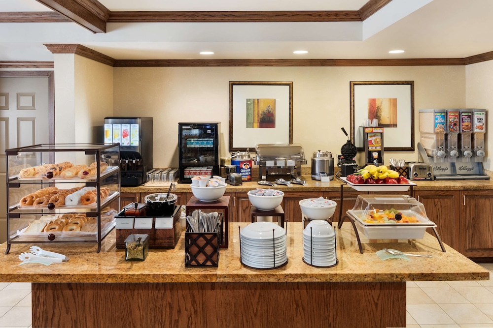 Country Inn & Suites by Radisson, Texarkana, TX 25/27