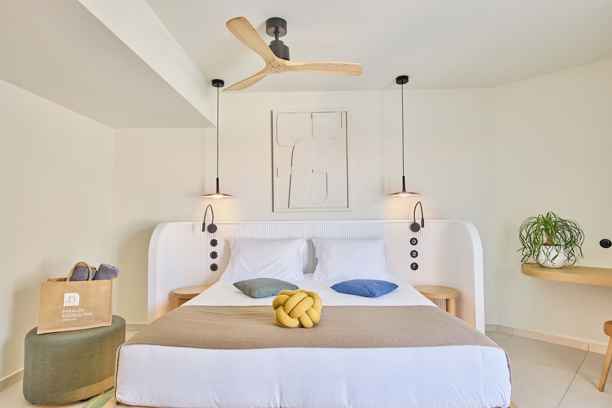 Pure, Luxury, Suite, Double Bed, Lateral Side Sea View