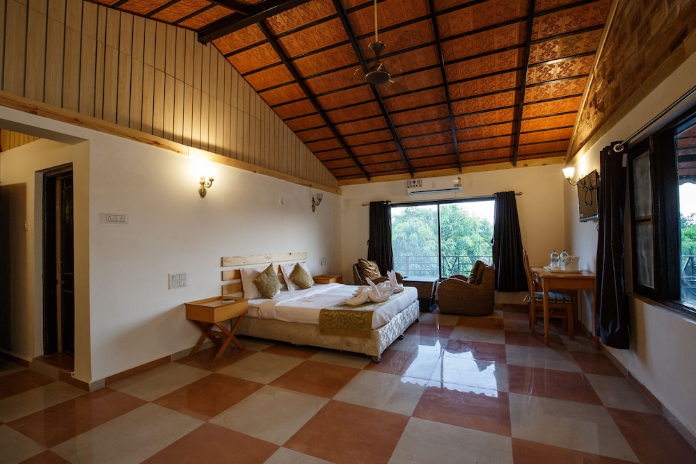 Gir Lion's Paw Resort 6/35
