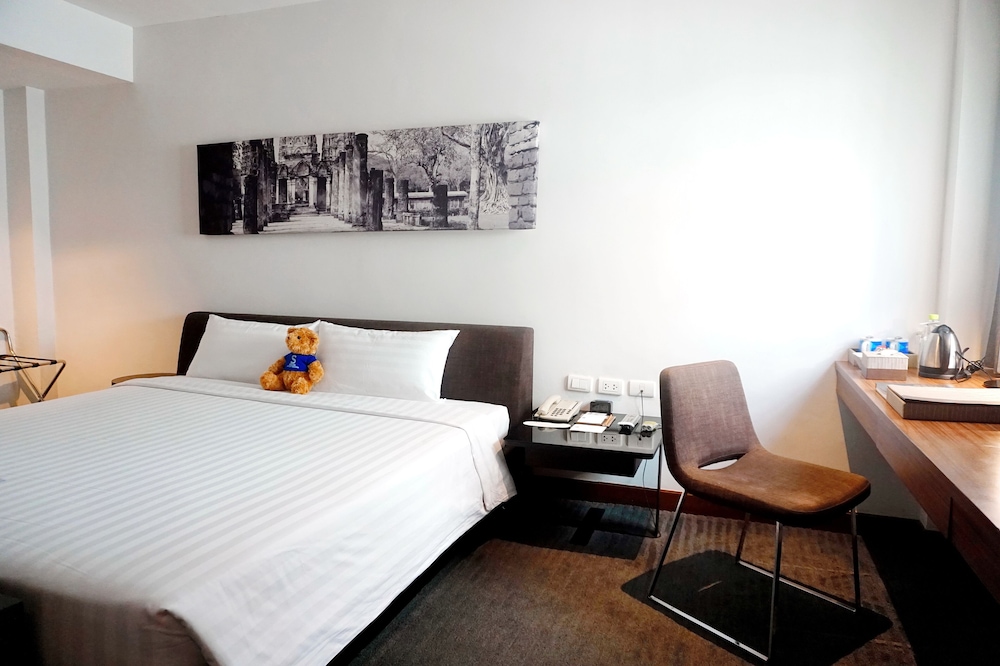 S33 Compact Sukhumvit Hotel 16/78