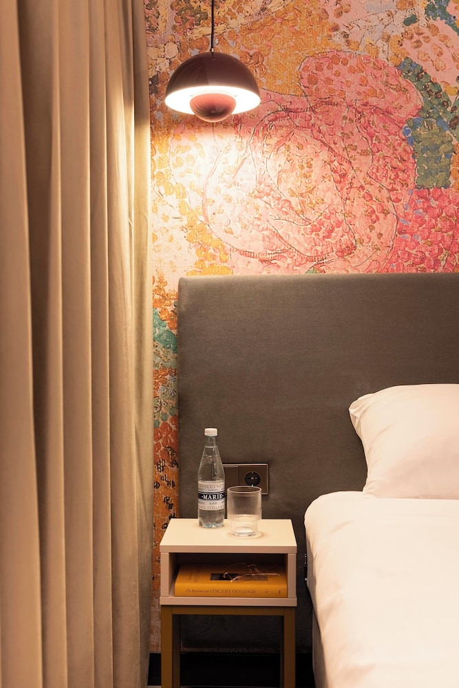 Art Gallery Hotel Bv 12/33