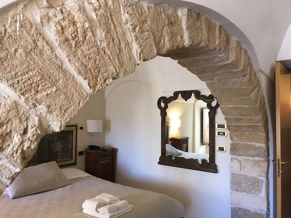 S. Martin Hotel 13/50