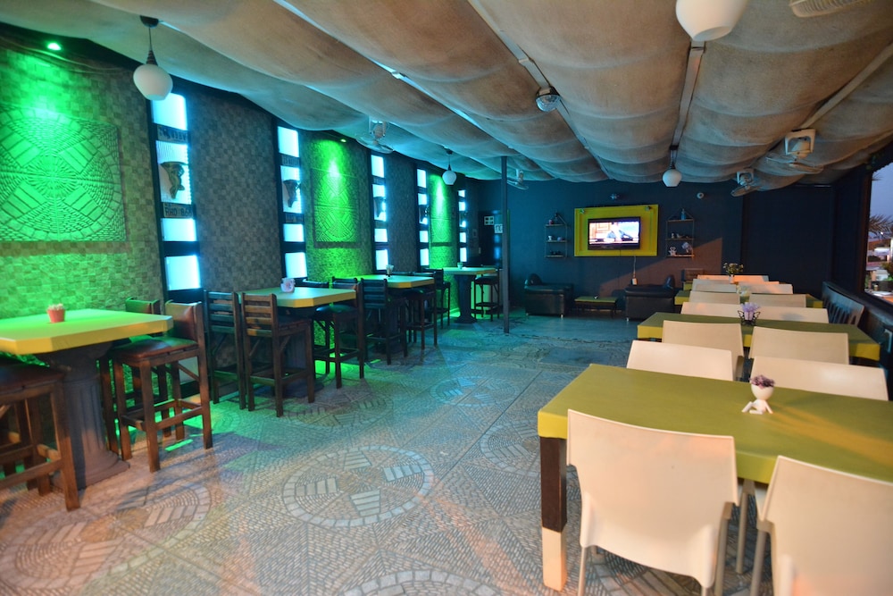 Rose Garden Aparthotel 56/71