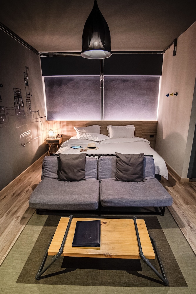 THA CITY LOFT HOTEL 12/72