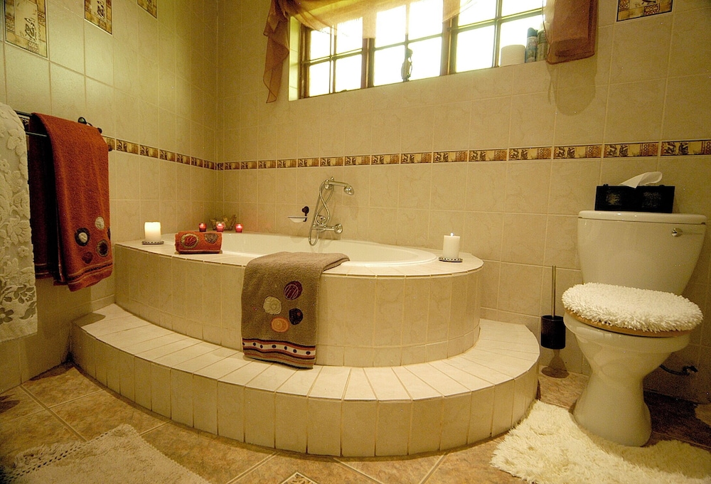 Mannah Guest Lodge 48/50