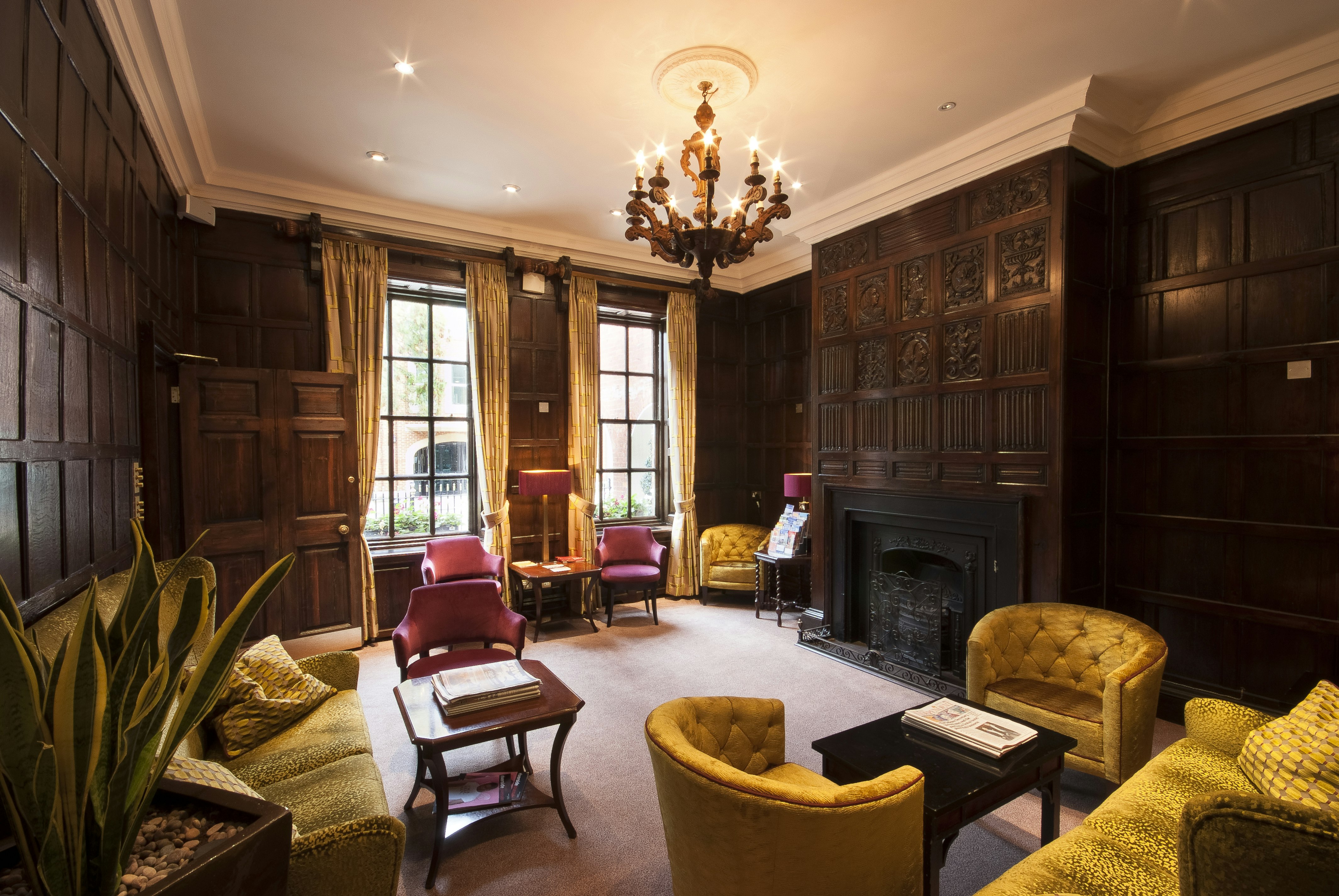 SIR CHRISTOPHER WREN HOTEL AND SPA 49/84