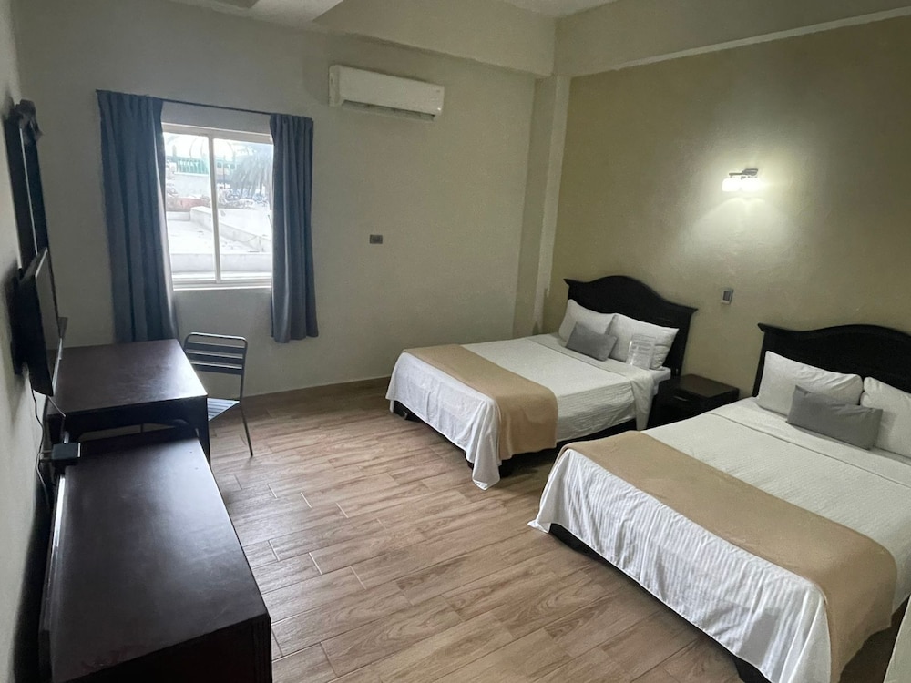 Hotel Plaza Del Arco 8/50