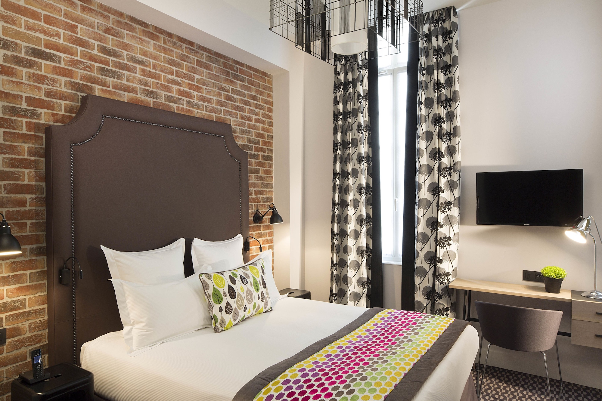 CLUB, DOUBLE BED