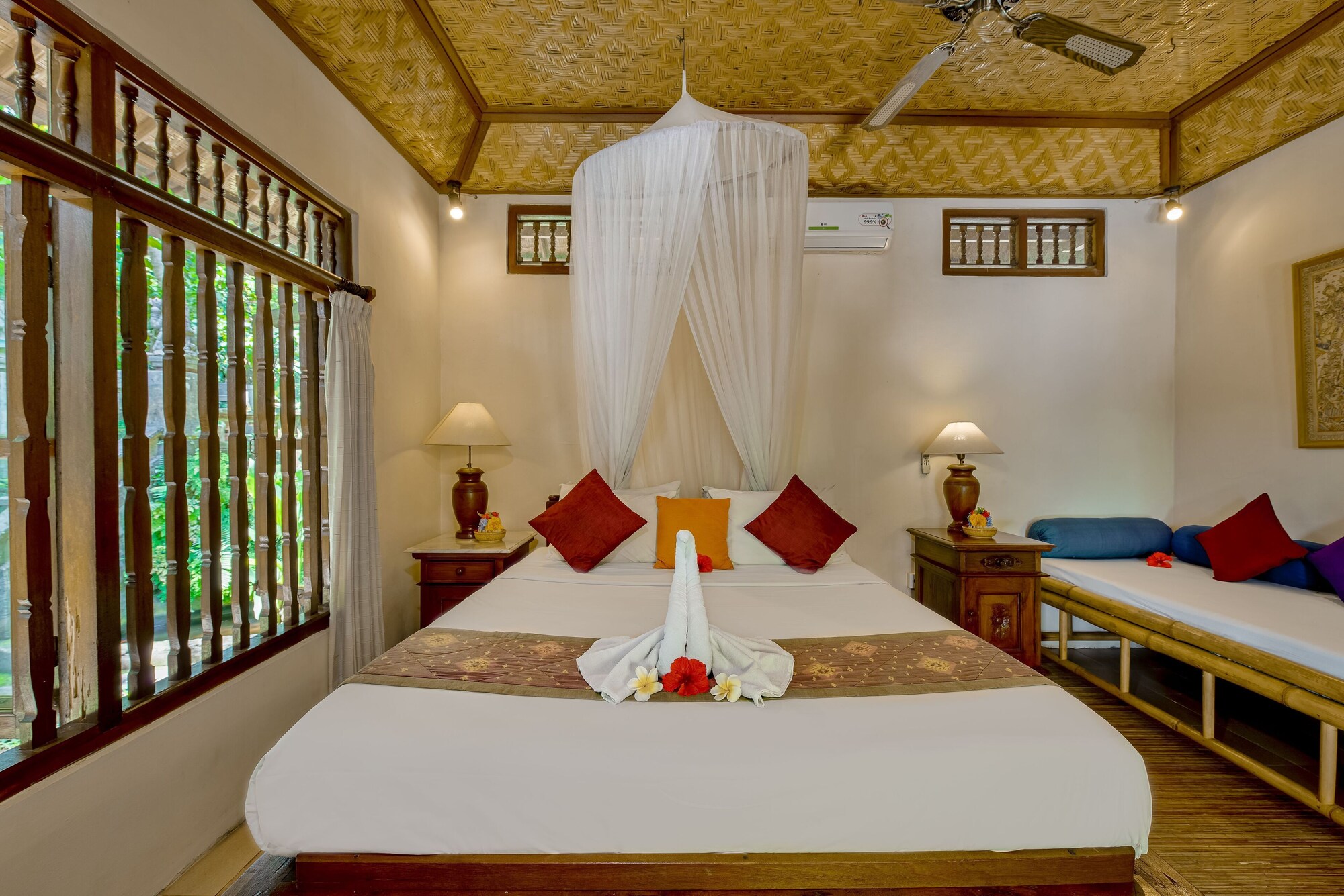 Sandat, Superior, Queen Bed, Pool View