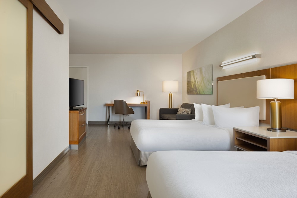 SpringHill Suites Orange Beach at The Wharf 28/66
