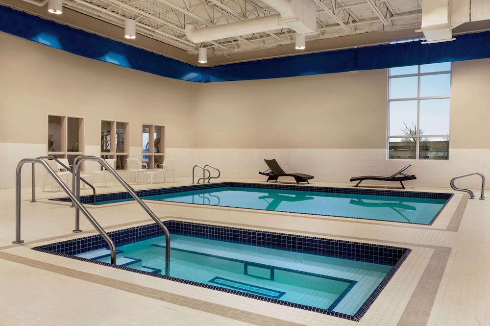 Microtel Inn and Suites by Wyndham Aurora 22/49