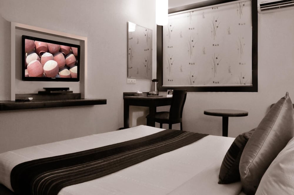 Abbott Hotel 15/35