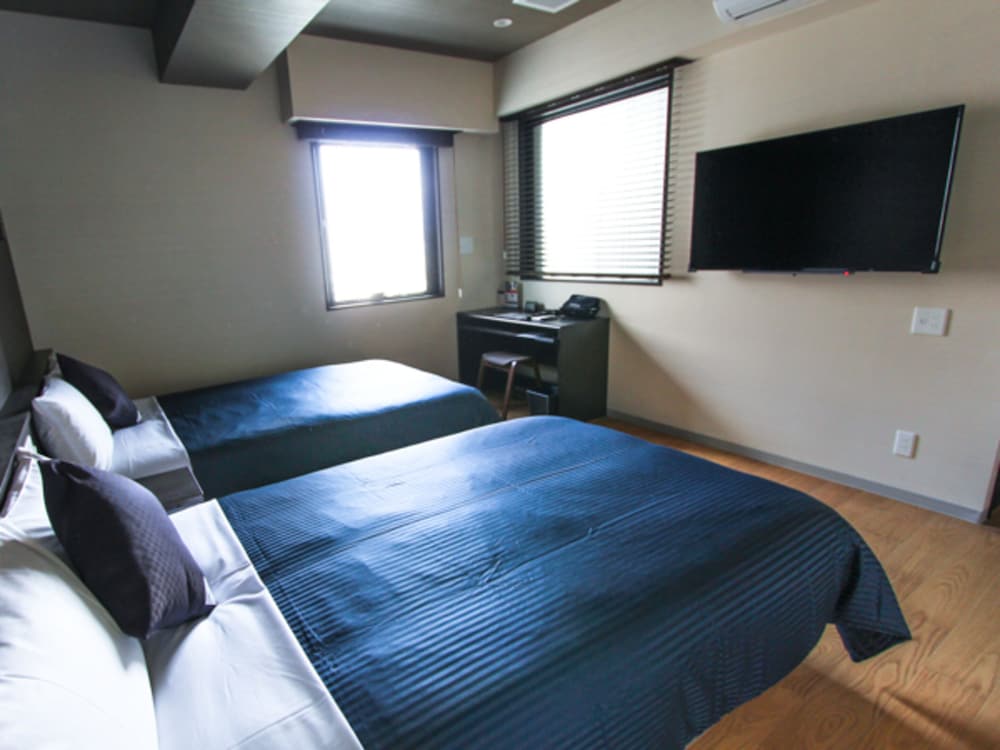 ROOM, TWIN BEDS, SMOKING