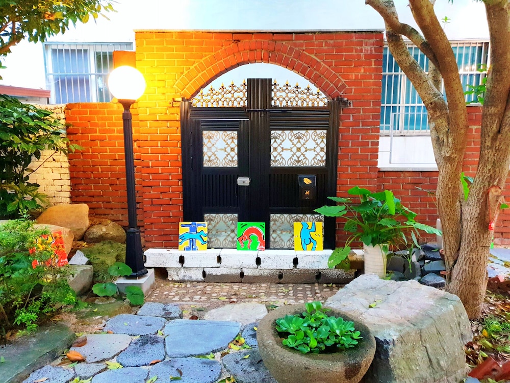 Gallery Family Hotel 8/49