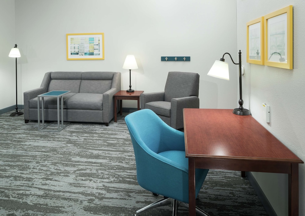 Hampton Inn And Suites Rochester North 25/42