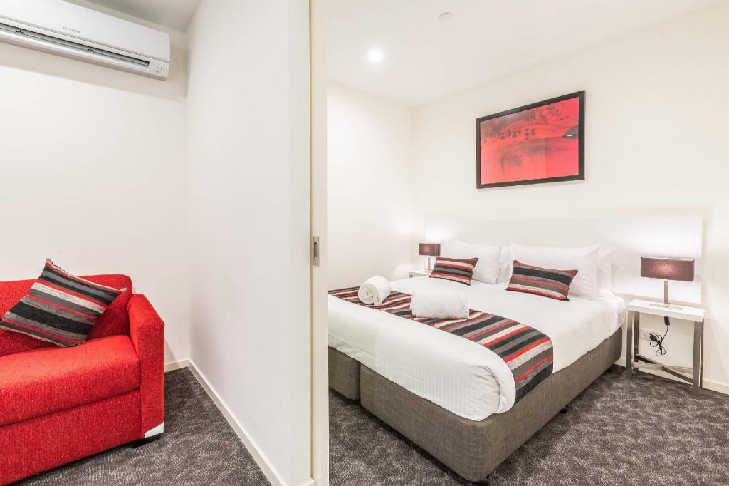Upgrade, Efficiency, Queen Bed