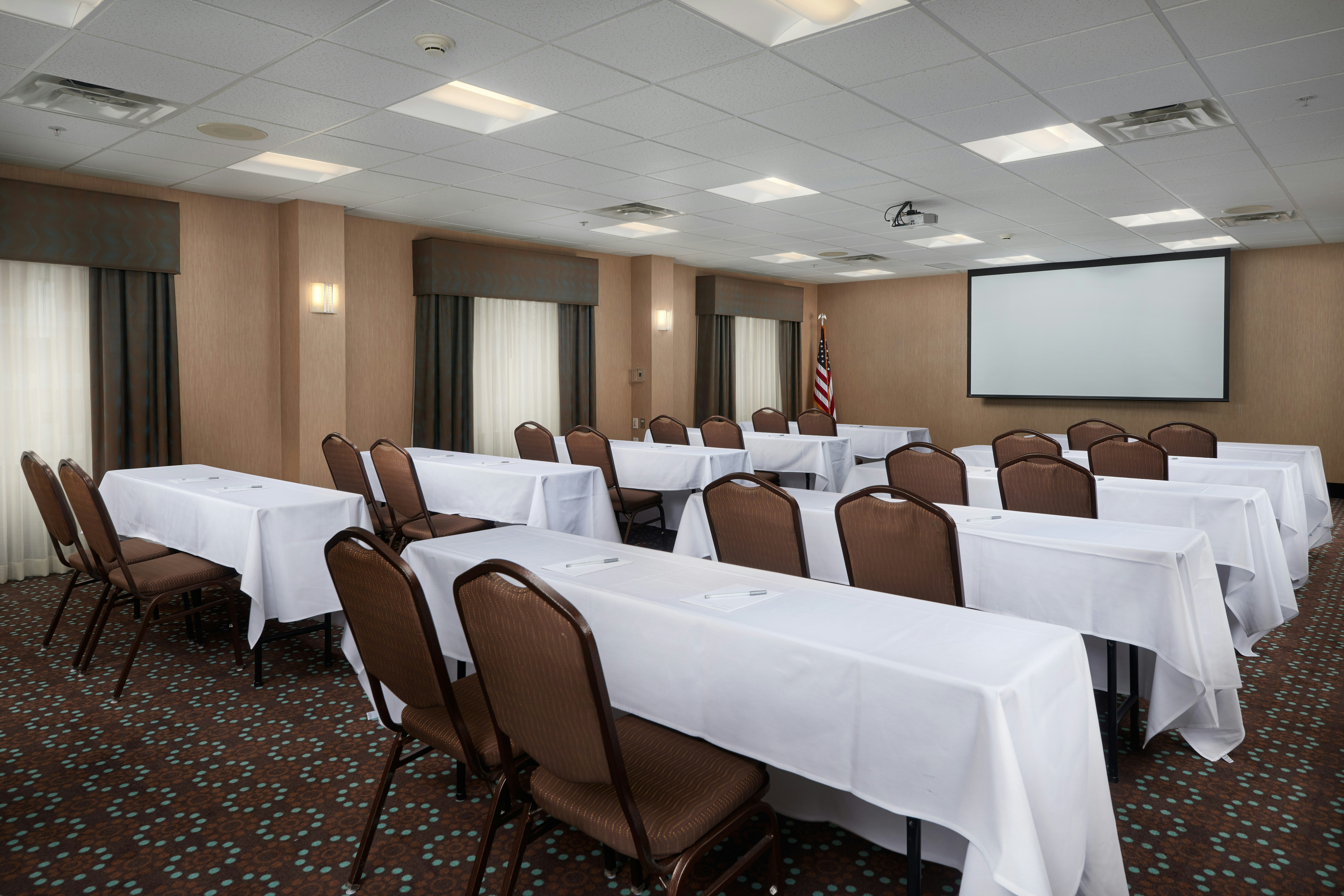 Hampton Inn & Suites Canton 37/54