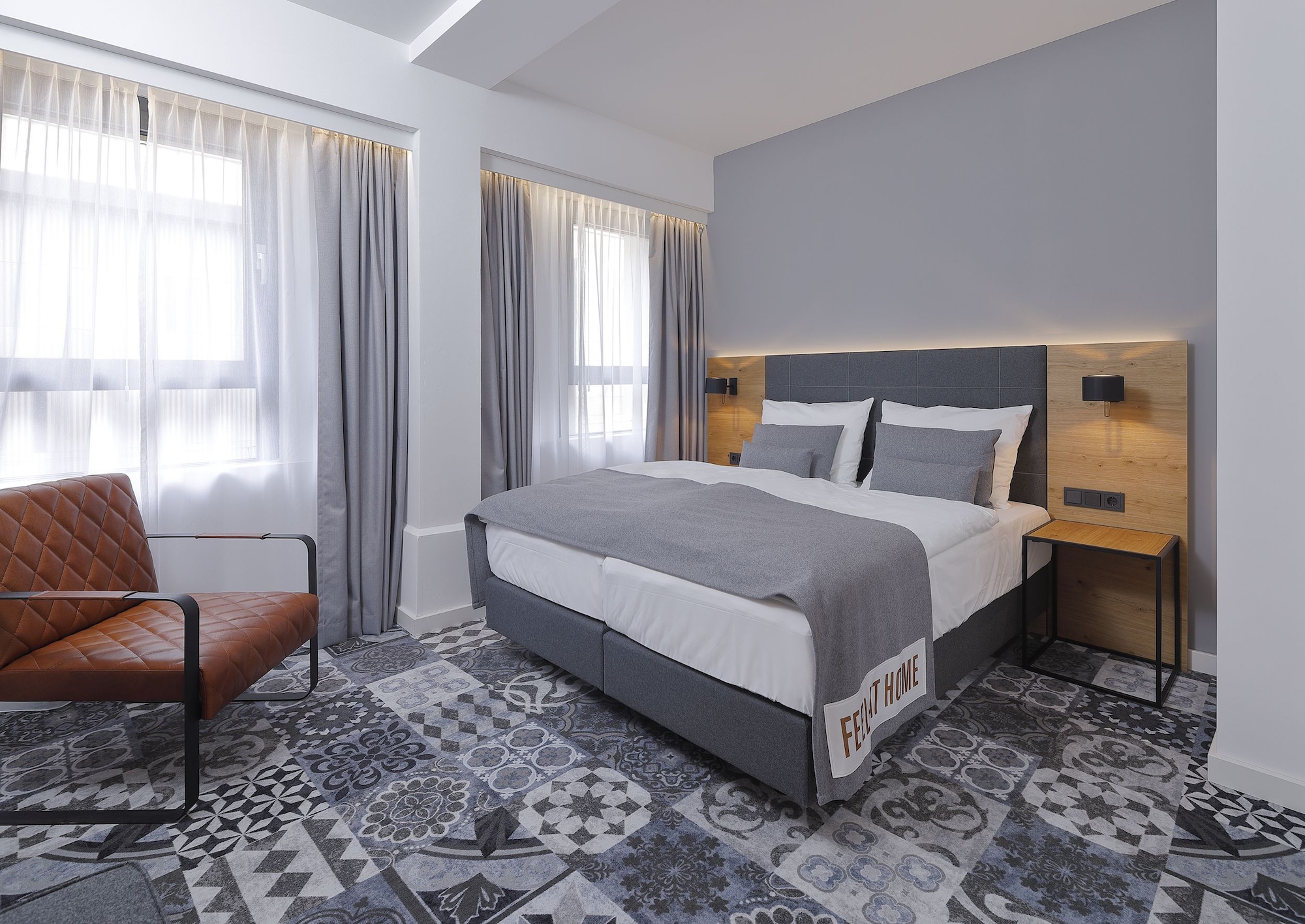 ROOM, QUEEN BED