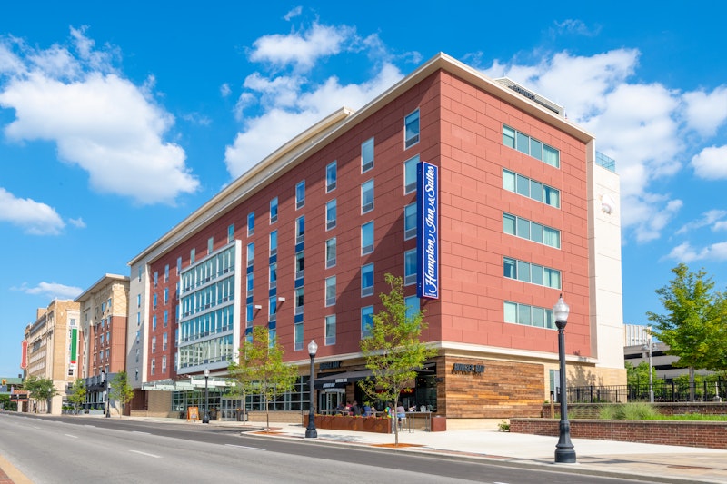 Hampton Inn and Suites Fort Wayne Downtown 52/53