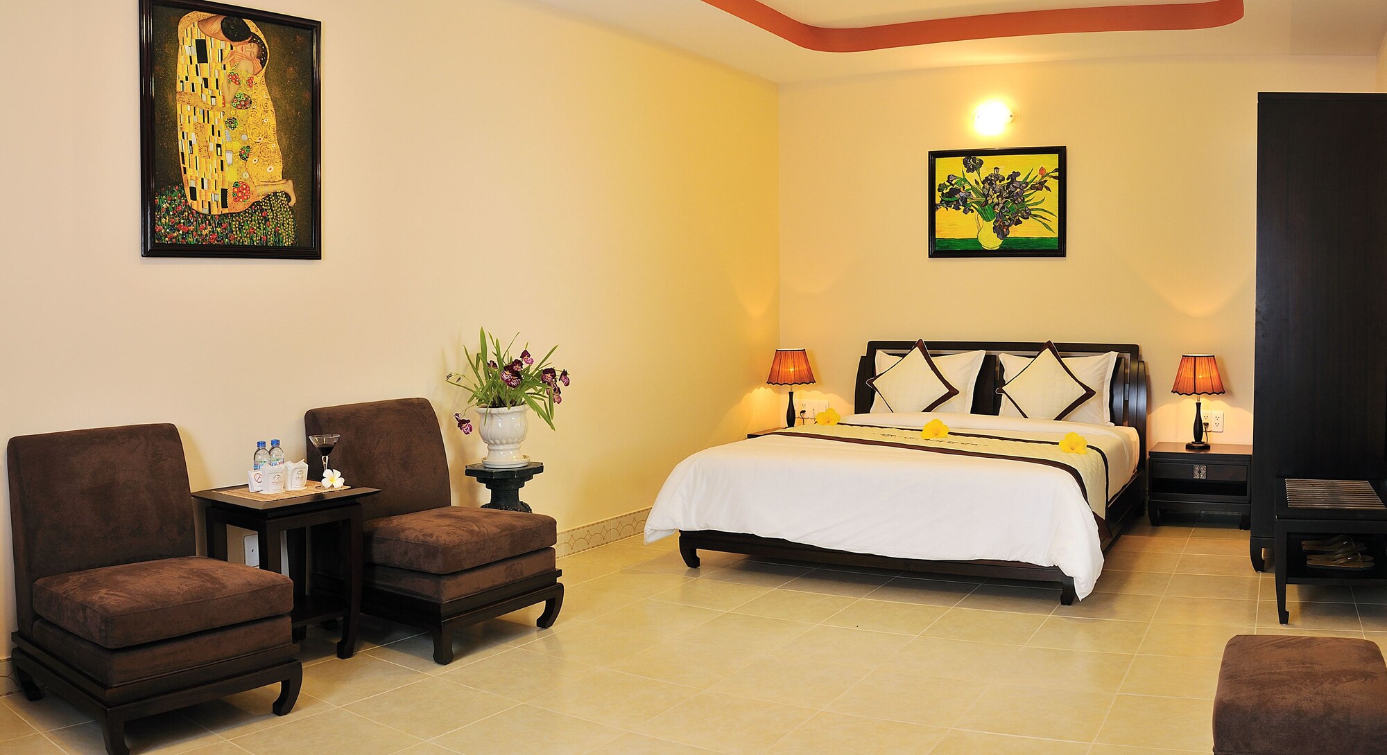 EXECUTIVE, FAMILY, VILLA