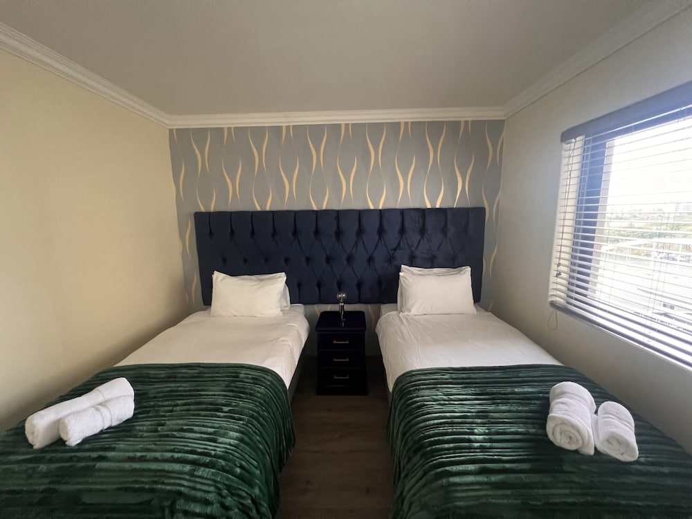 Century City Boutique Apartments 5/50