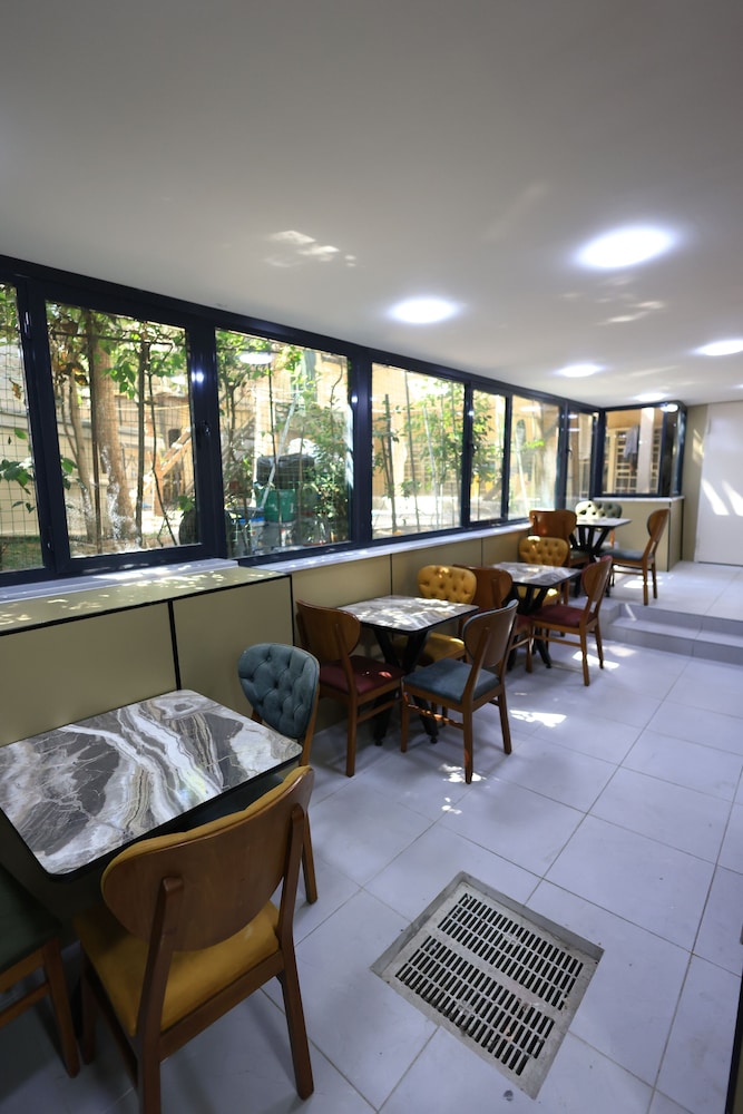 Hotel New House 58/68