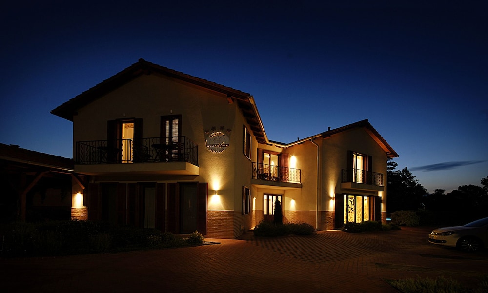 Hullam Villa 2/47