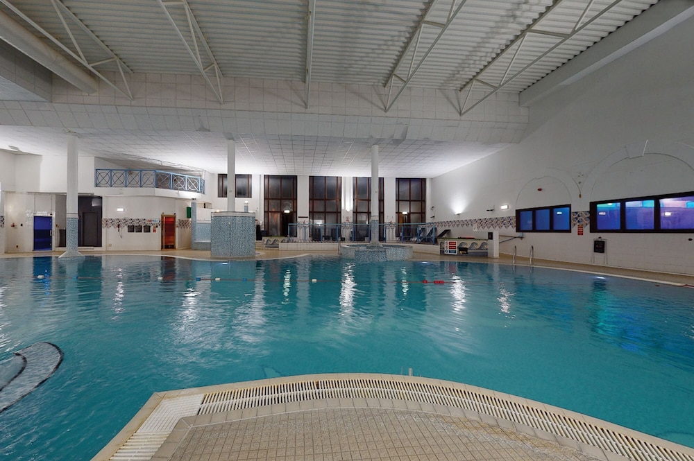 Village Leeds North Hotel Leisure Club 32/70
