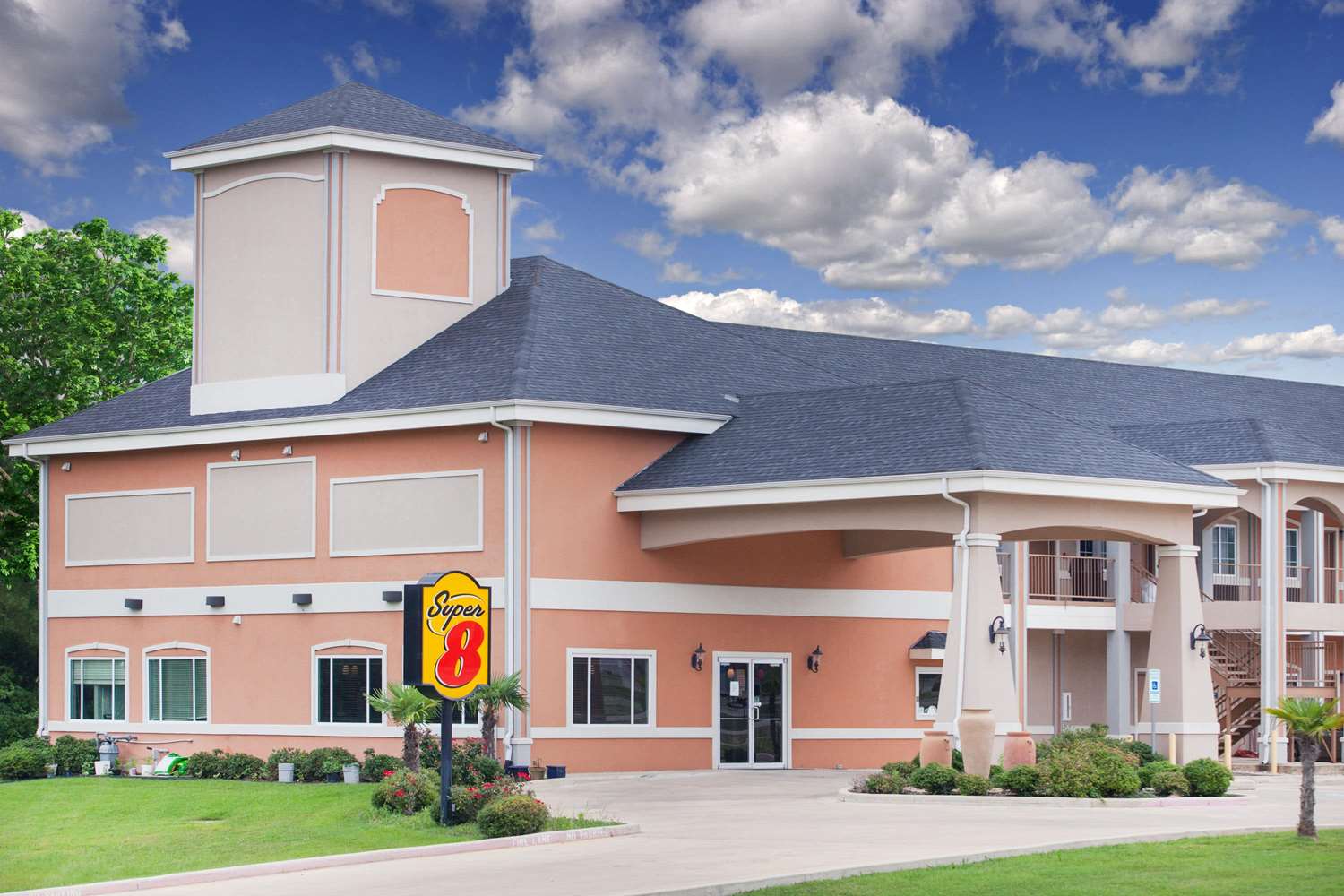 Super 8 by Wyndham Carthage TX 4/24
