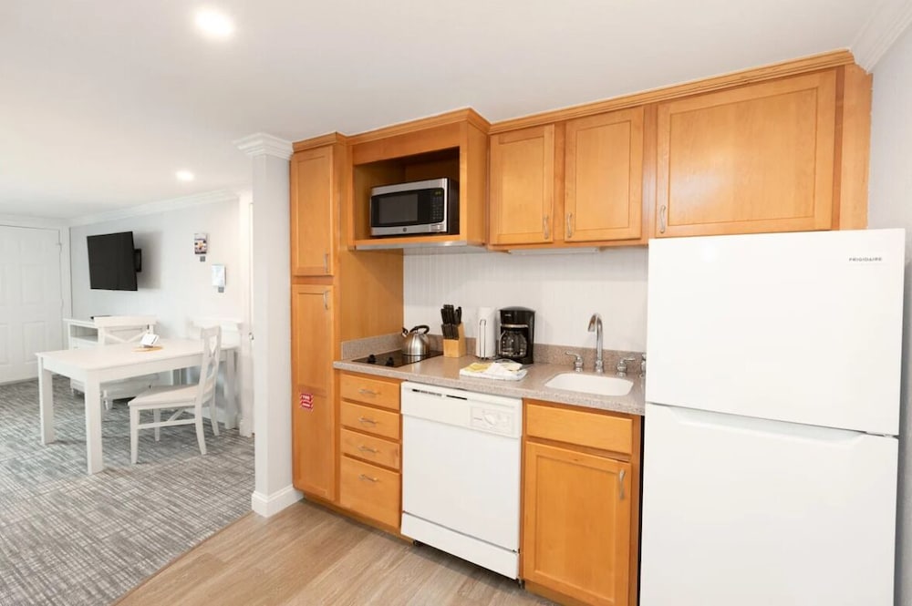 Innseason Resorts Harborwalk 9/50