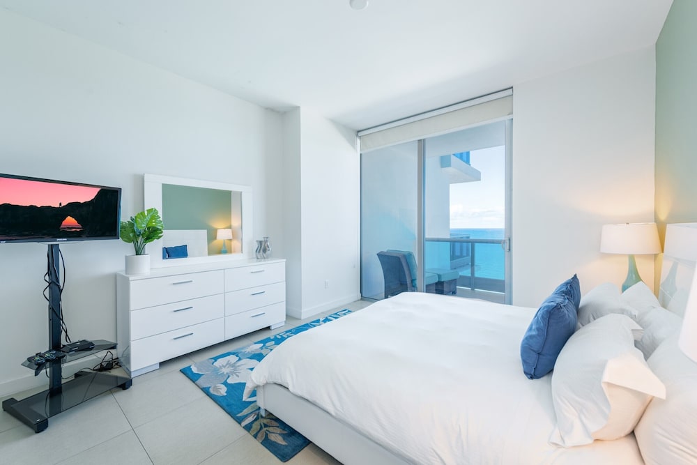 1 BEDROOM, DELUXE, APARTMENT, OCEAN FRONT, CORNER