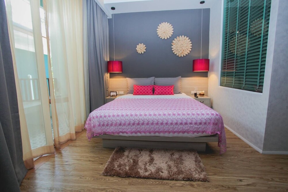 STANDARD, KING BED