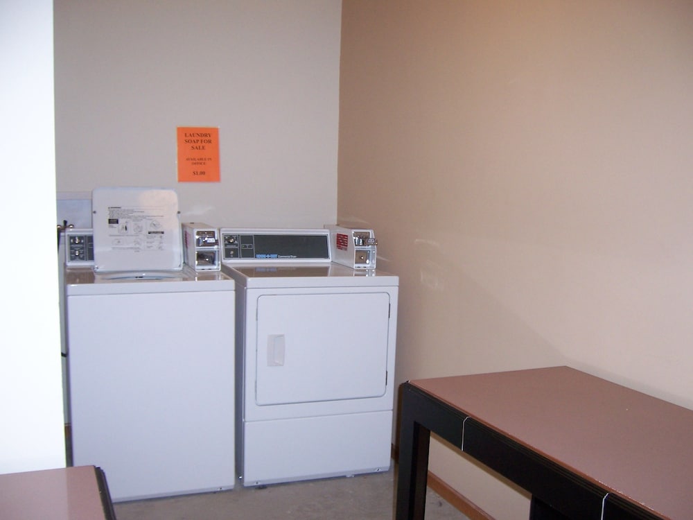 Amber s Inn & Suites 34/71