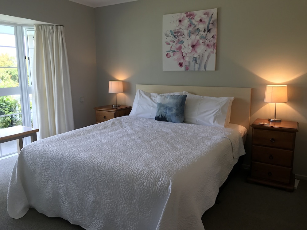 Ash Grove Boutique Motel 21/70