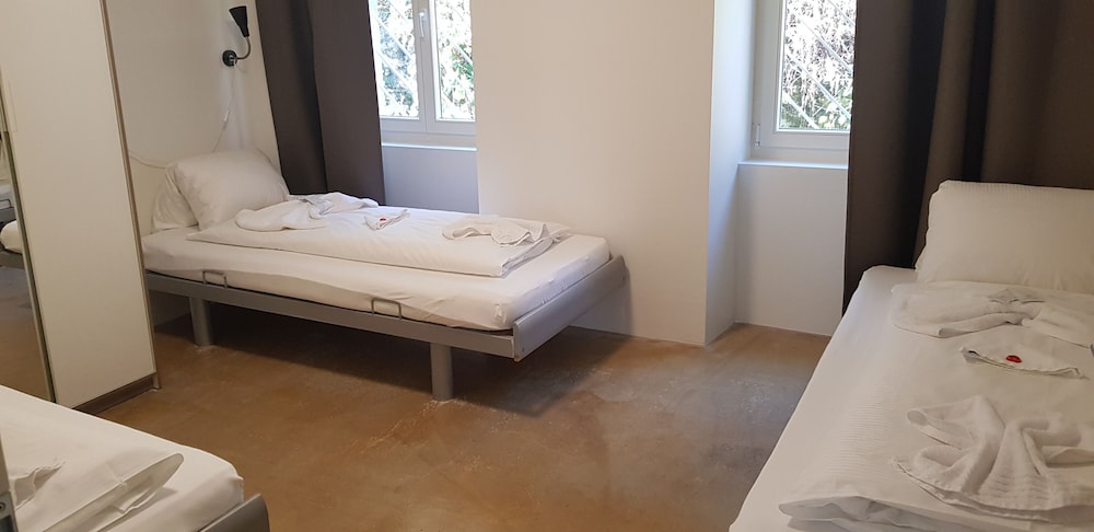 Easy Living Business Apartments 13/27