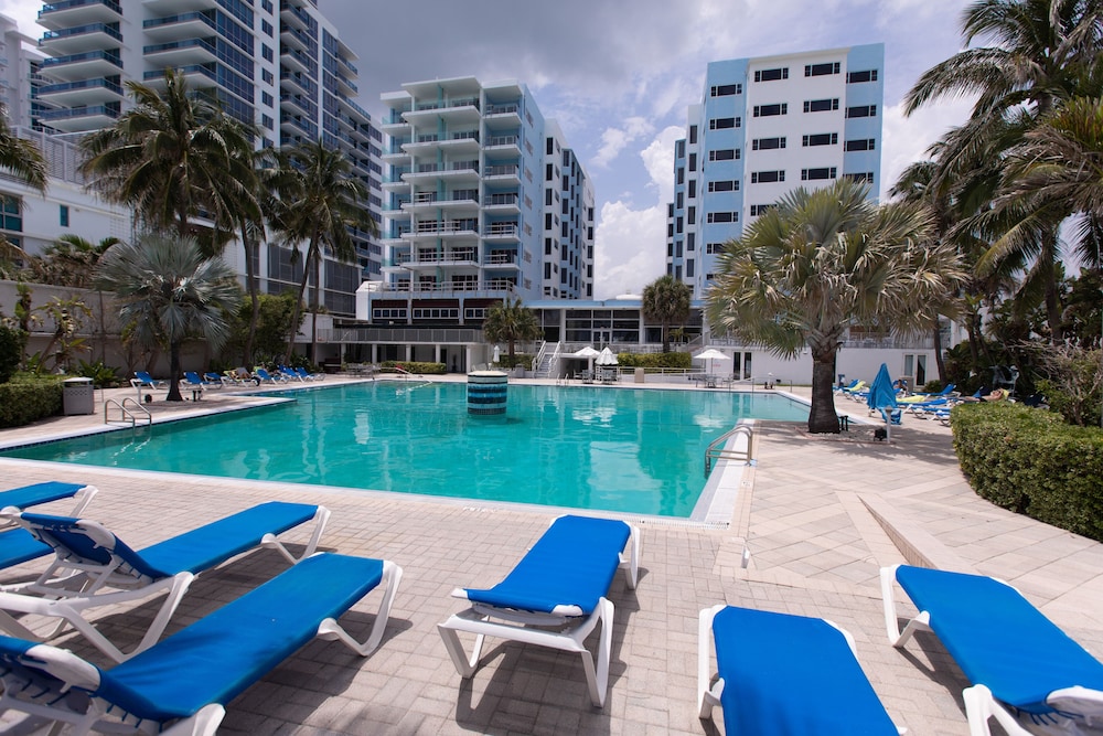 Sherry Frontenac Oceanfront Hotel photo3