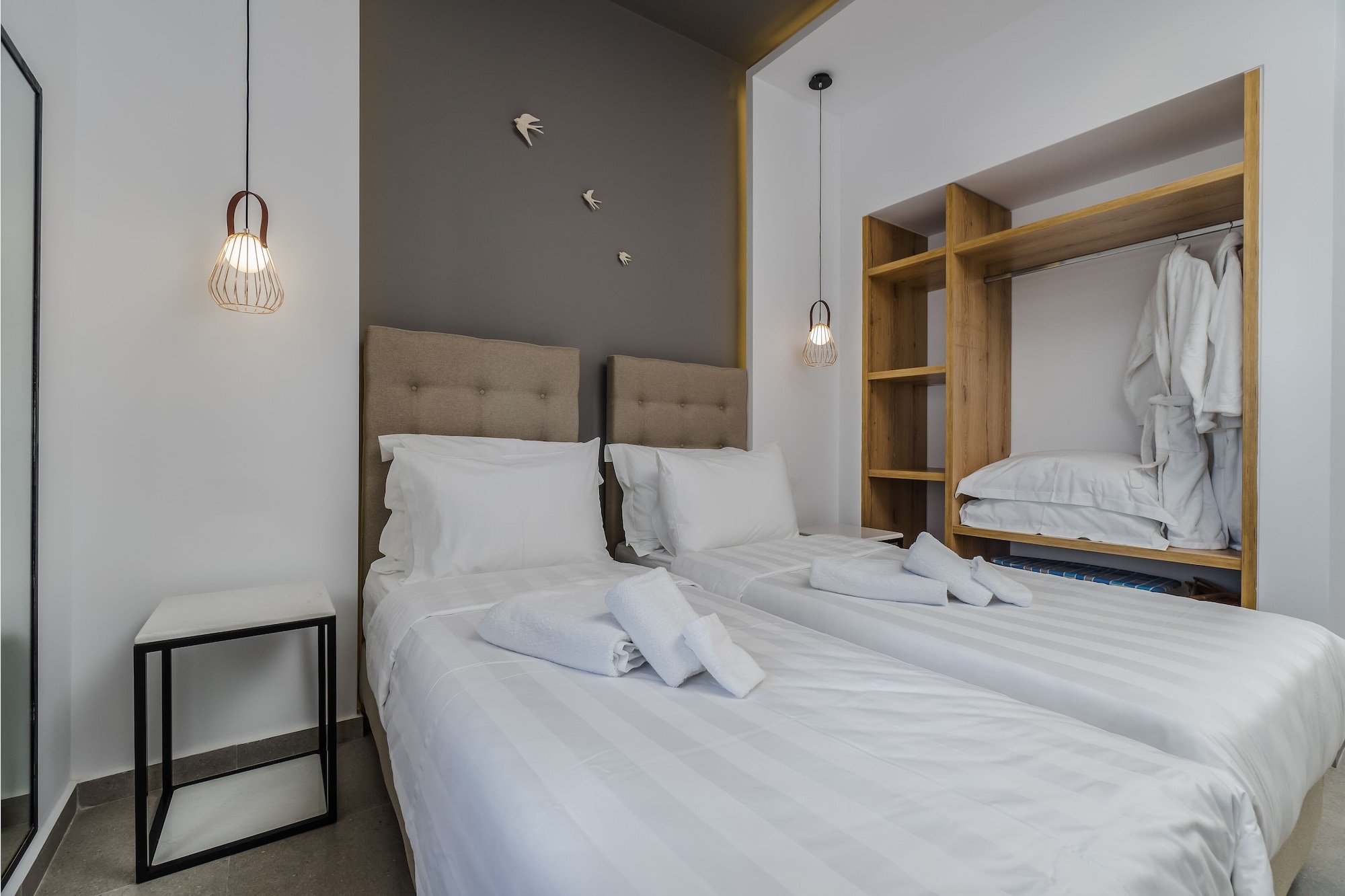 Family Suite, Twin Beds, Queen Bed, Caldera View, Sofa