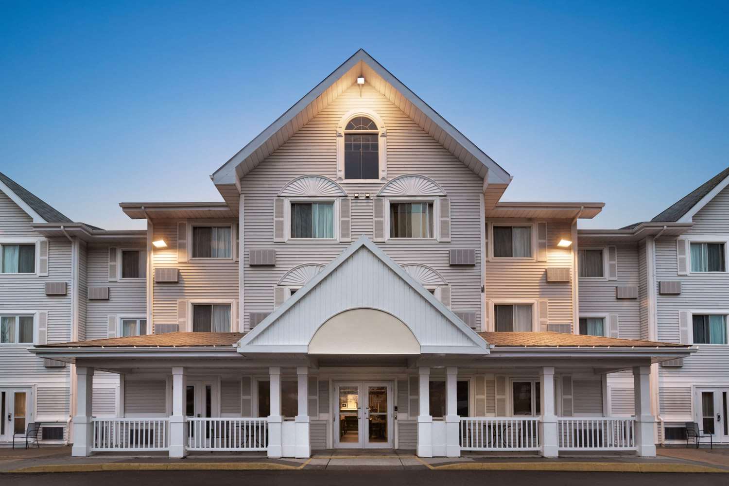 Travelodge Suites by Wyndham Moncton 1/9