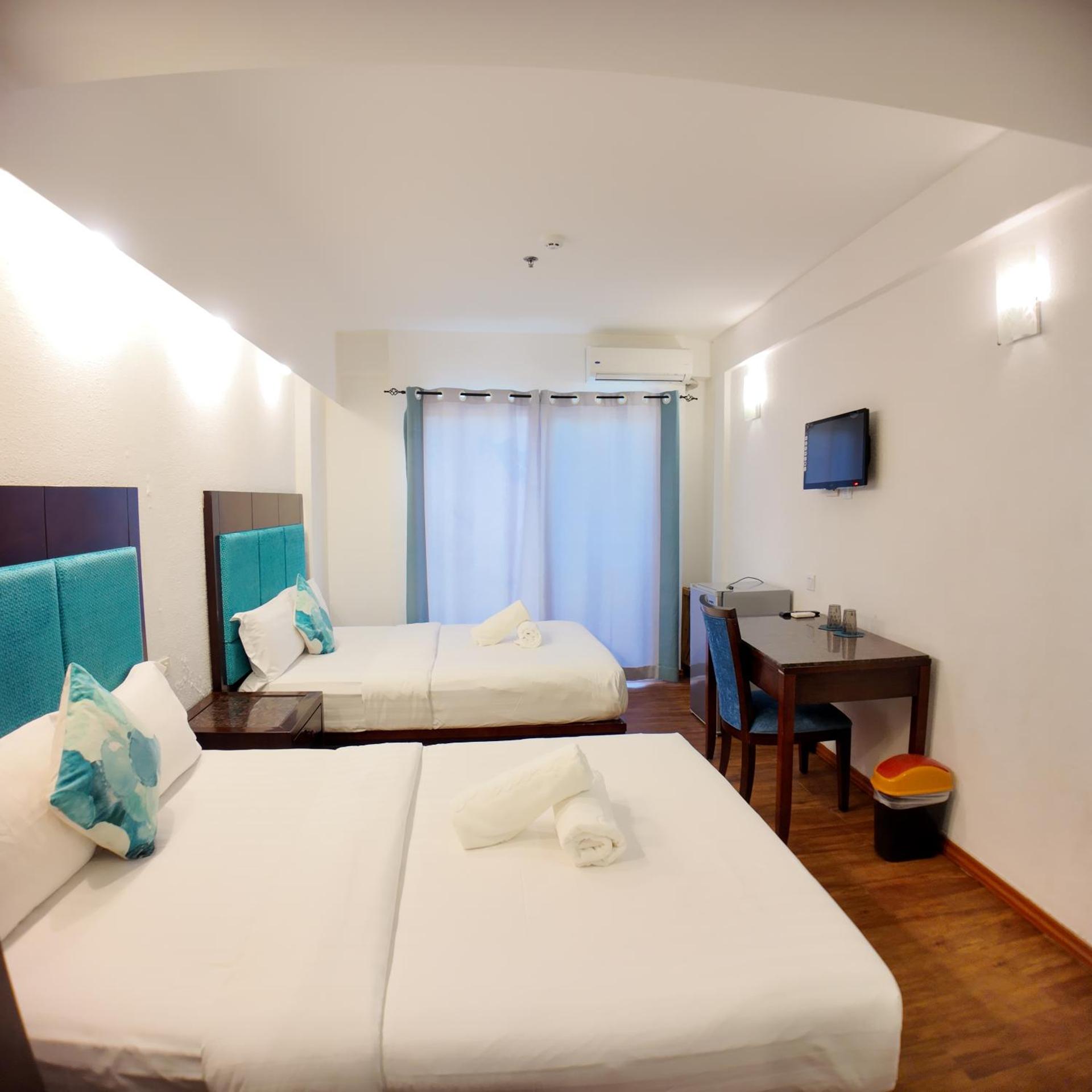 Deluxe, Family