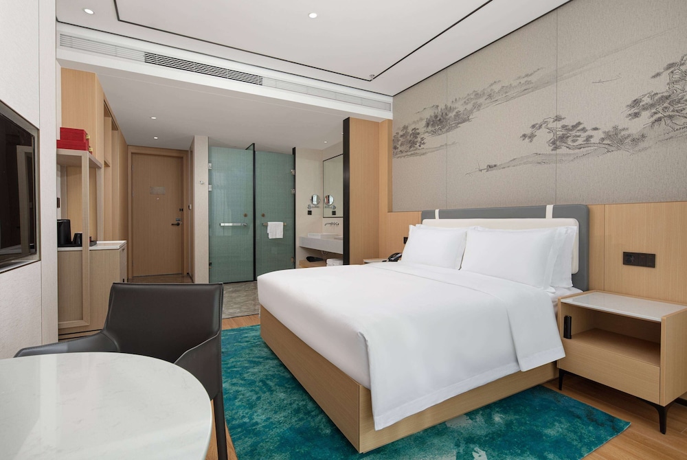 SUPERIOR, KING BED