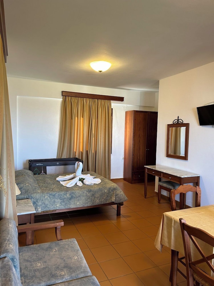 Areti Aparthotel 39/75