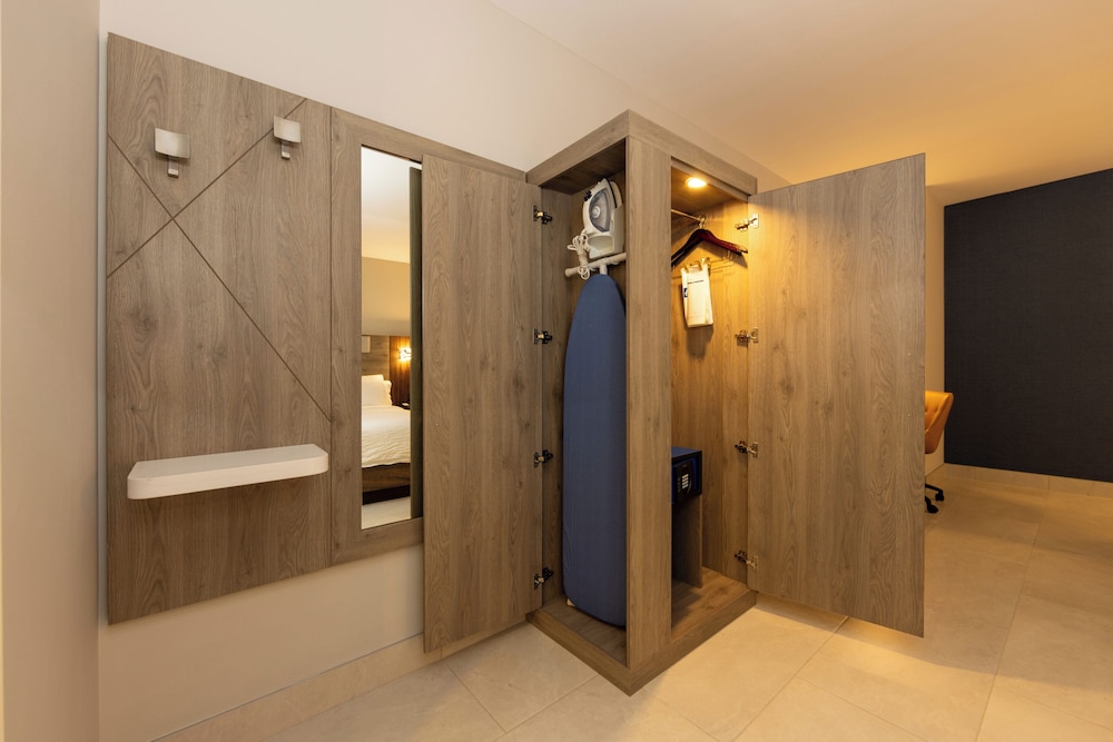 Suite, 2 Queen Beds, Lagoon View 4/5
