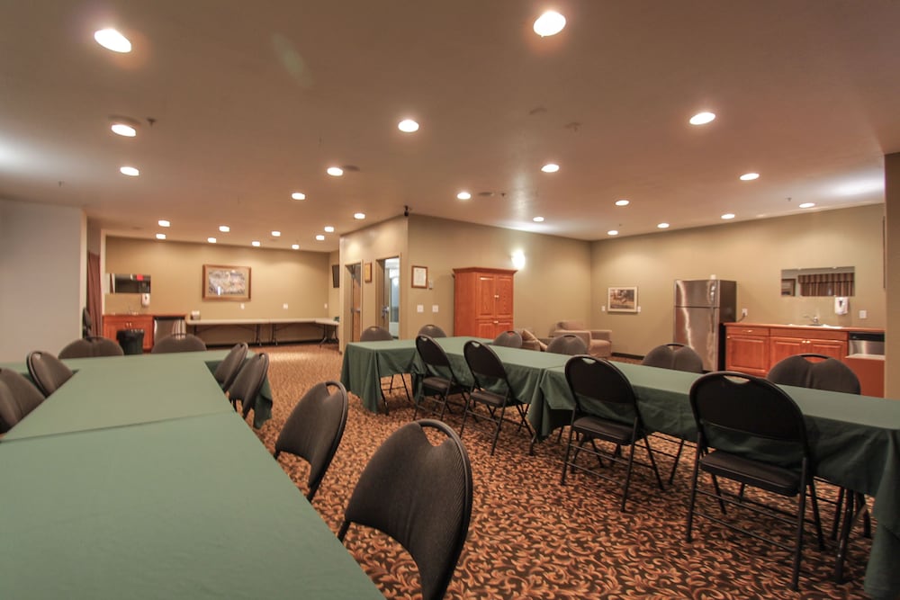 Super 8 By Wyndham Three Hills Ab 28/36