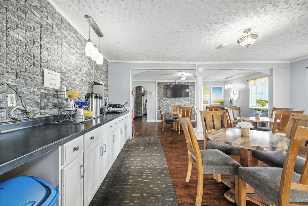 restaurant cafeteria